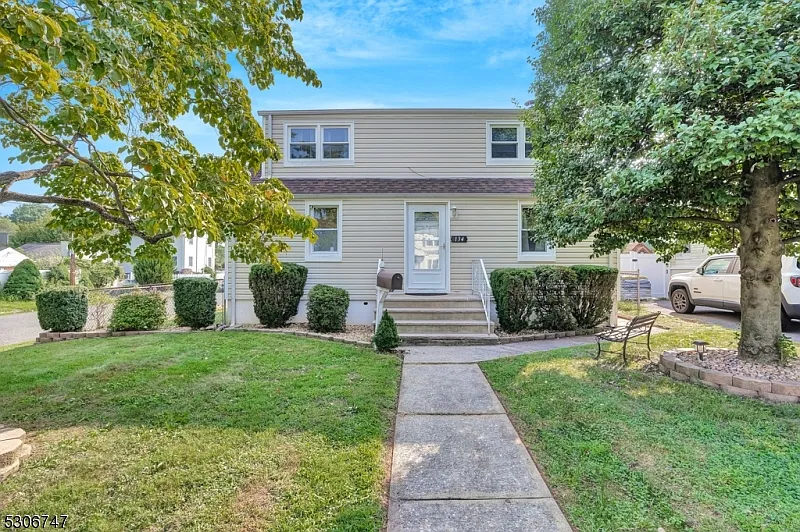 134 Stephenson Ave photo 1