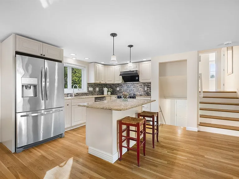 221 Totten Pond Rd — Photo 9