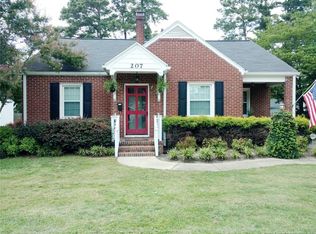 207 N Churchill Dr, Fayetteville, NC 28303