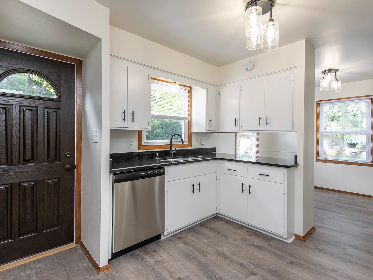 3 bed, 1.5 bath, 1500 sqft, $1,950 — Photo 4