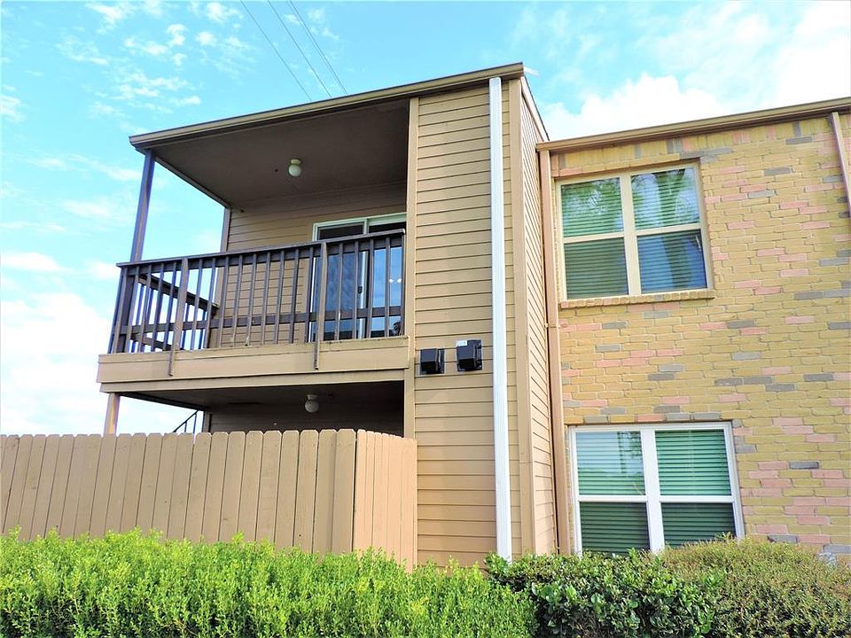 1st image of 10555 Turtlewood Ct Unit 1105
