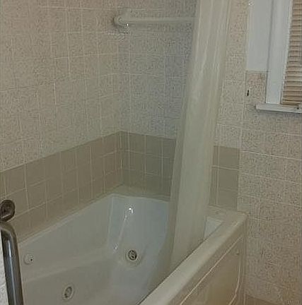 3rd image of 2278 Breezewood Dr