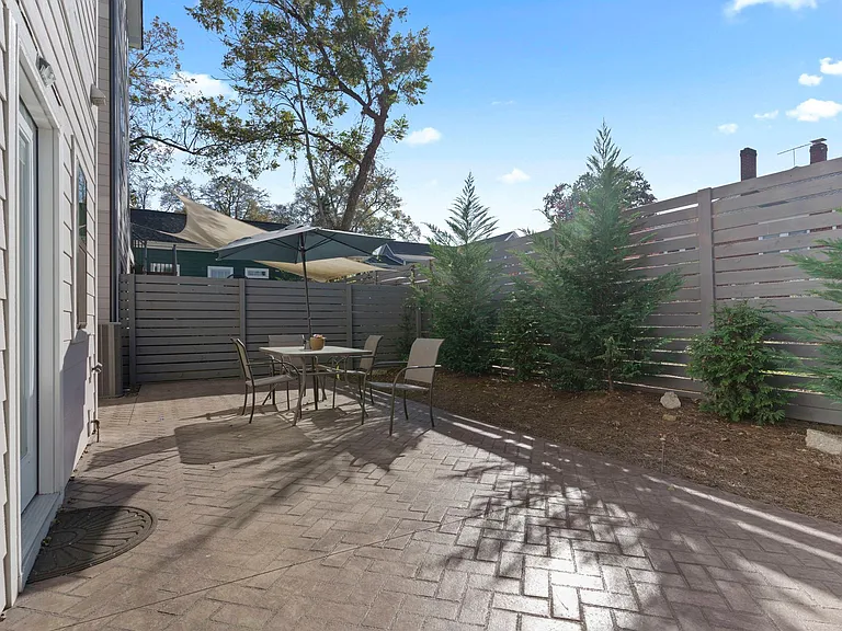 105B McCall St — Photo 21