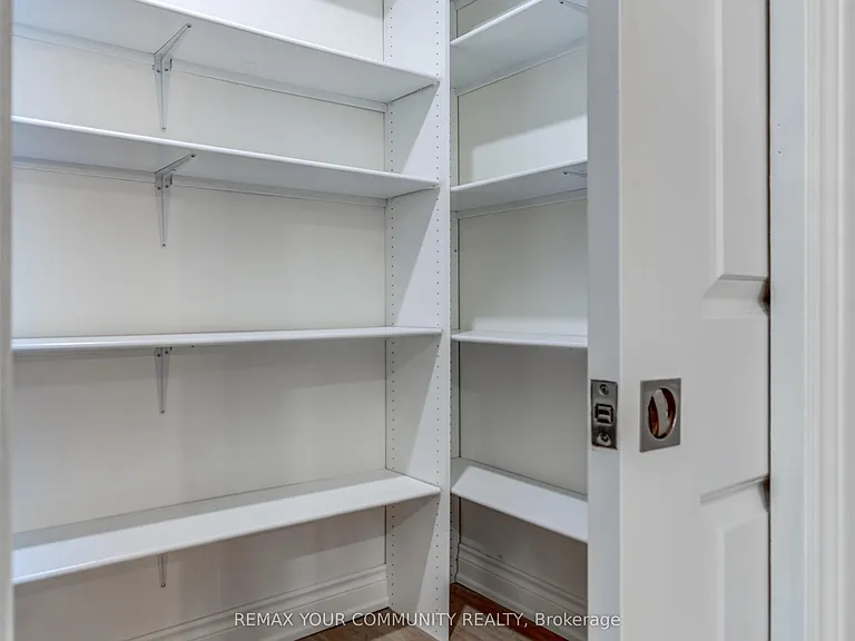 18 Ironshield Cres — Photo 7