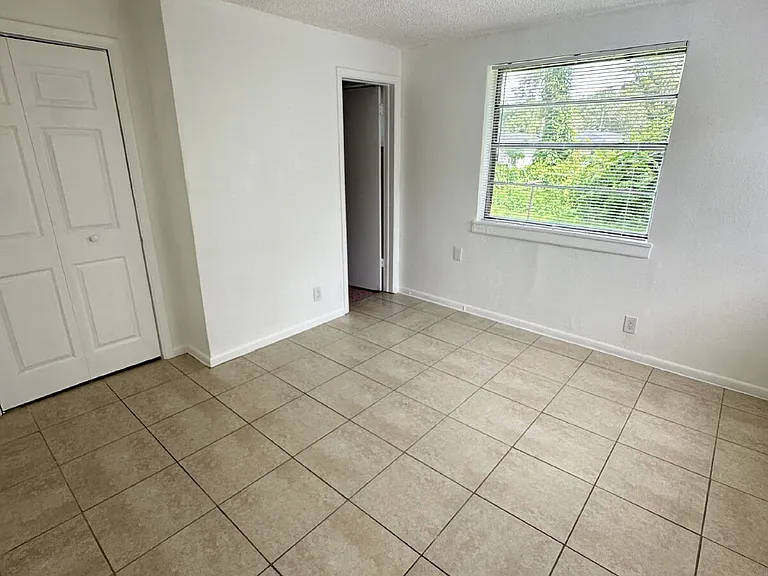 7915 Hare Ave — Photo 4