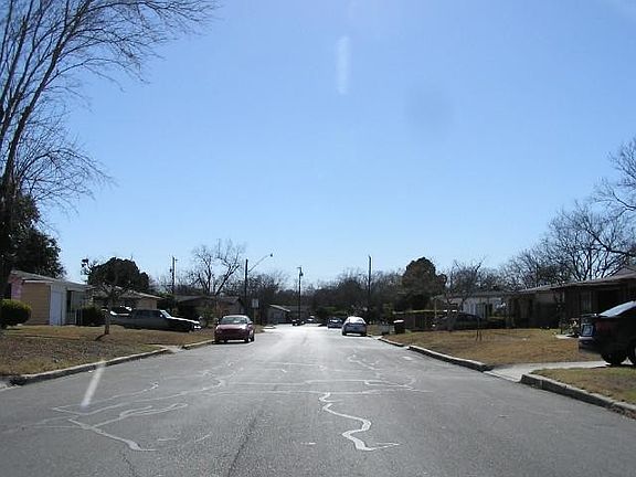 4th image of 127 Nellina St