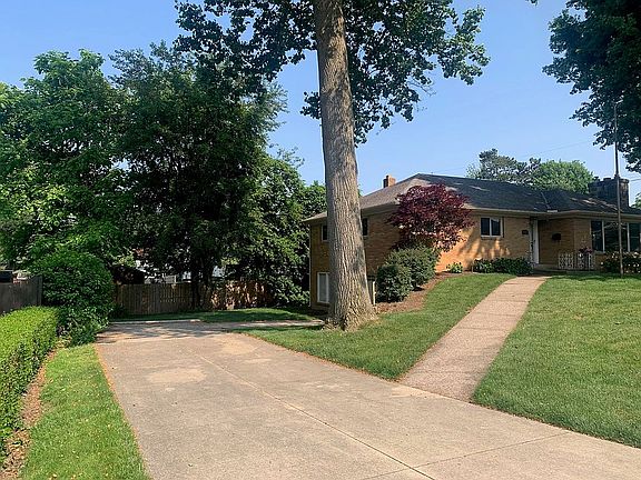 3rd image of 30 Hume Hill Dr