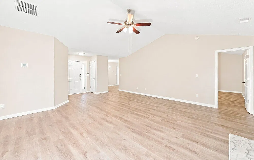 3 bed, 2.0 bath, 1340 sqft, $2,015 — Photo 3