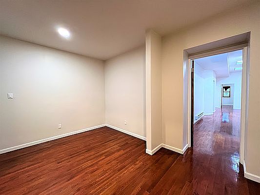 5th image of 215 E Broadway #2RR