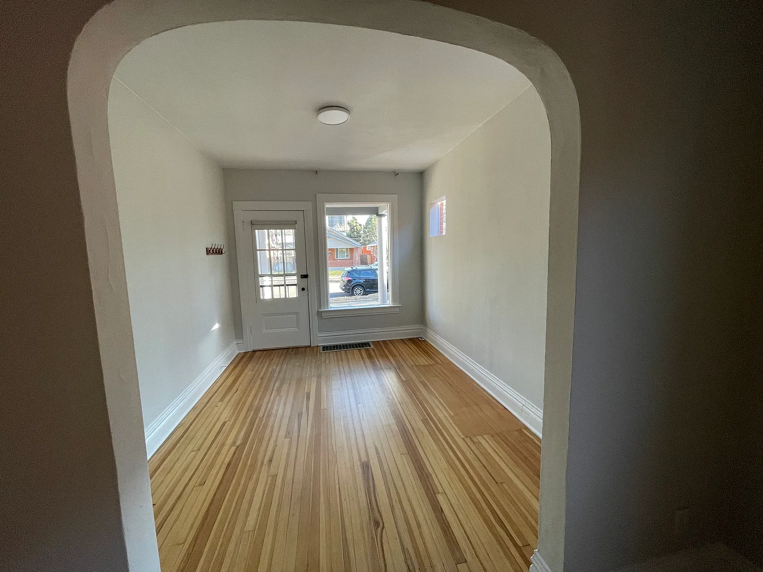 1 bed, 1000 sqft, $2,490 — Photo 4