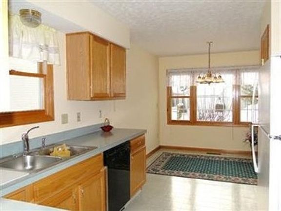 4th image of 593 Cattail Cir