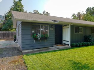 707 NE Church Pl, White Salmon, WA 98672