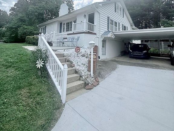 2nd image of 346 Eastover Cir NE