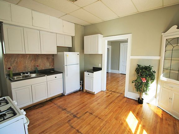 3rd image of 1500 W Dakota St #2