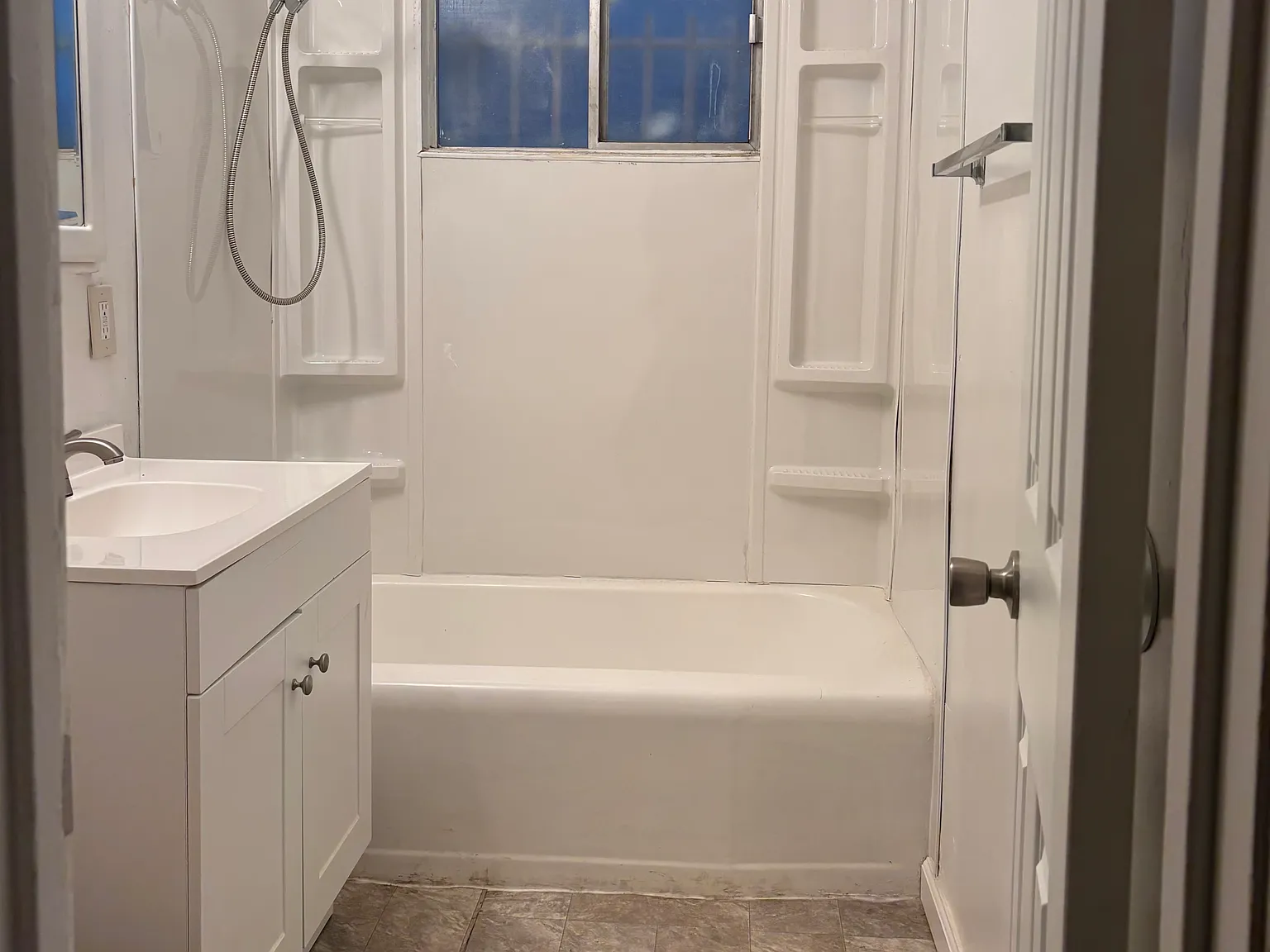 3 bed, 1008 sqft, $1,850 — Photo 4