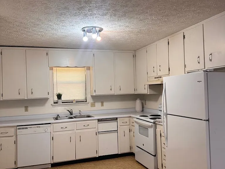 1120 Sweetwater Circle — Photo 24