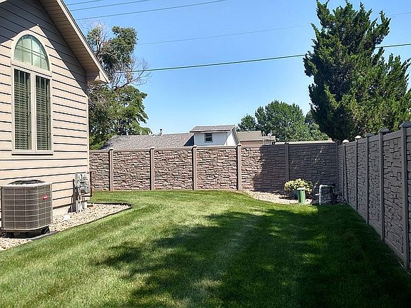5th image of 901 Sandstone Dr