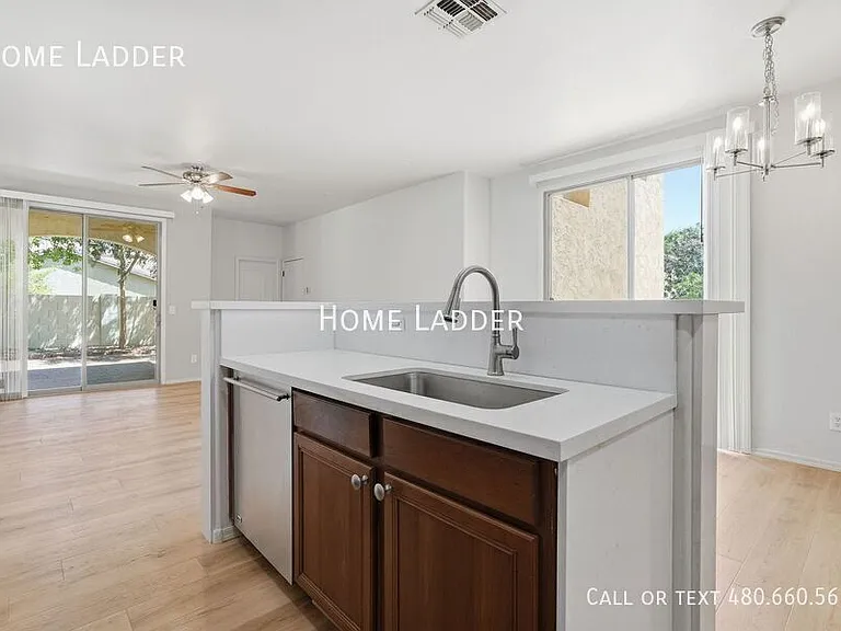 4172 E Santa Fe Ln — Photo 9