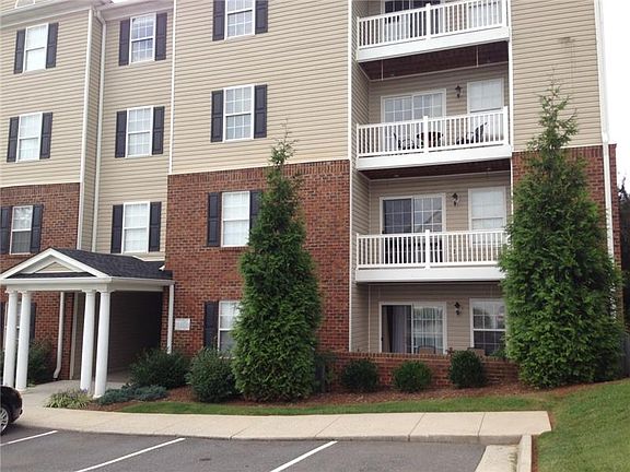 2nd image of 623 Wyndhurst Dr Unit 8
