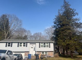 1013 E Lake Rd, Oakdale, CT 06370