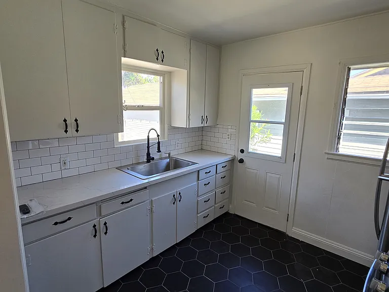 4106 E Theresa St #B — Photo 2