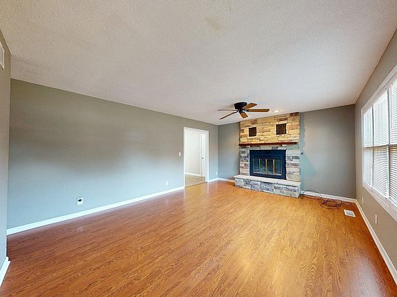 5th image of 2508 Maplewood Ln
