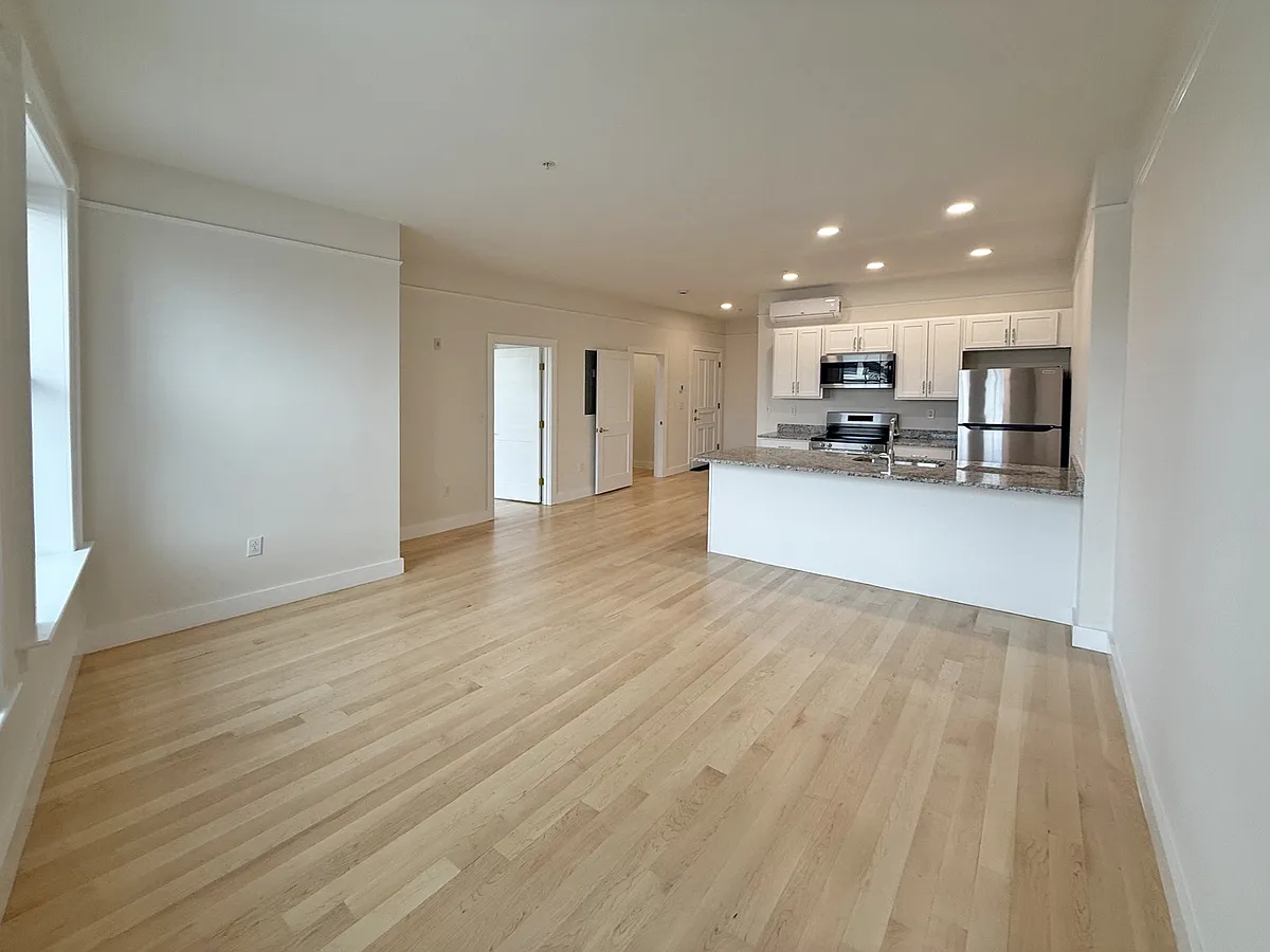 Building Photo - 105 Paige St #406
