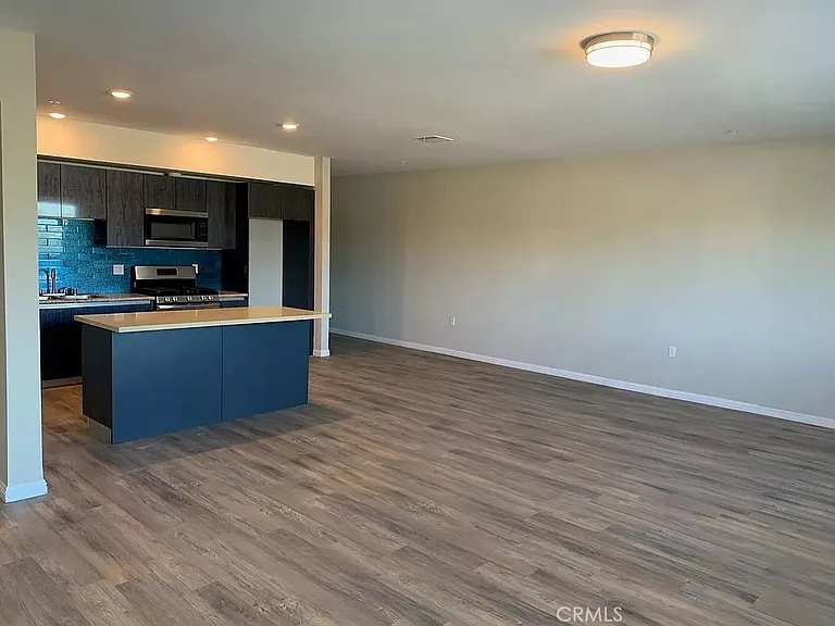 11442 Victory Blvd #403 — Photo 14