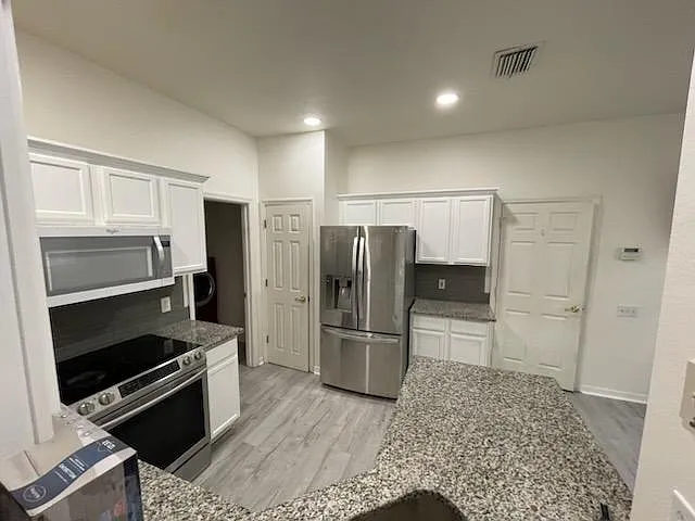 3303 Covered Bridge Dr E — Photo 4