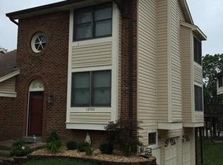 13705 La Rivera Ct, Saint Louis, MO 63128