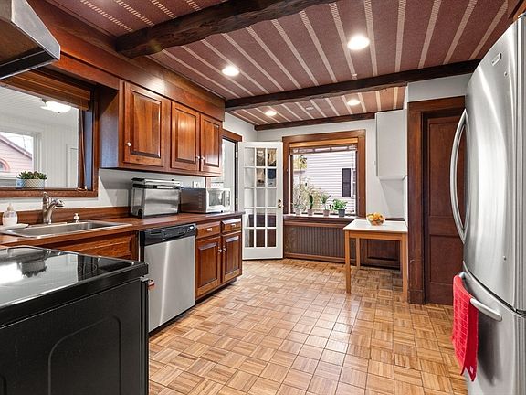 5th image of 123 Wyman St