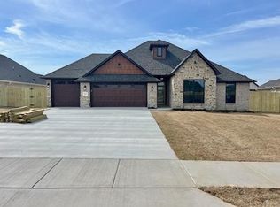 1801 Crump St, Pea Ridge, AR 72751