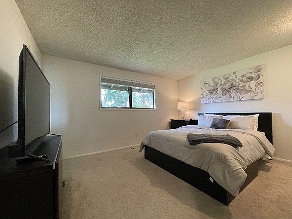 5th image of 1000 SE 132nd Ave