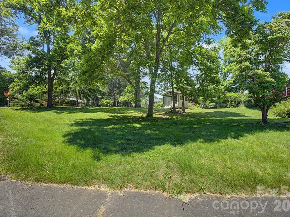 99999 College Cres #2, Weaverville, NC 28787