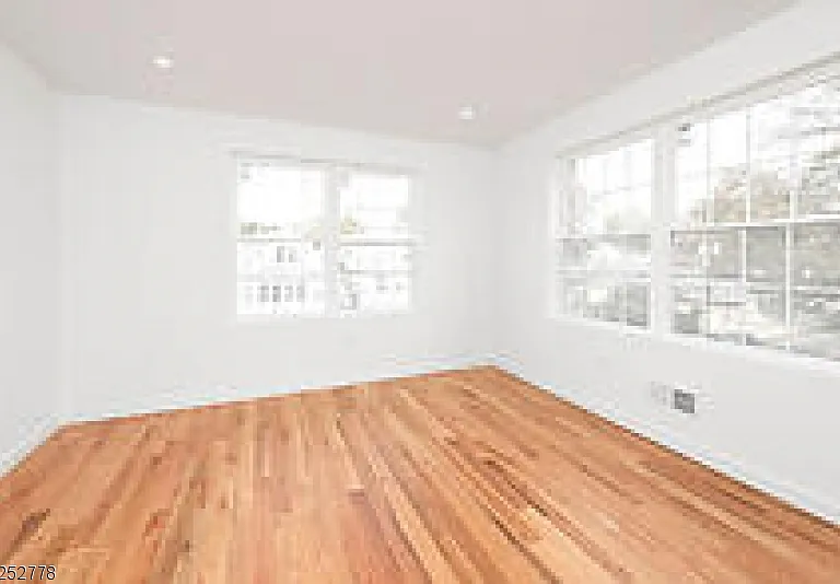 125 Broughton Ave #1 — Photo 7
