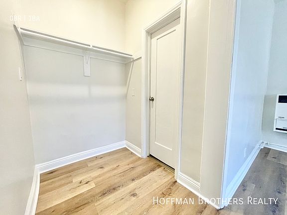5th image of 516 N Harvard Blvd #105