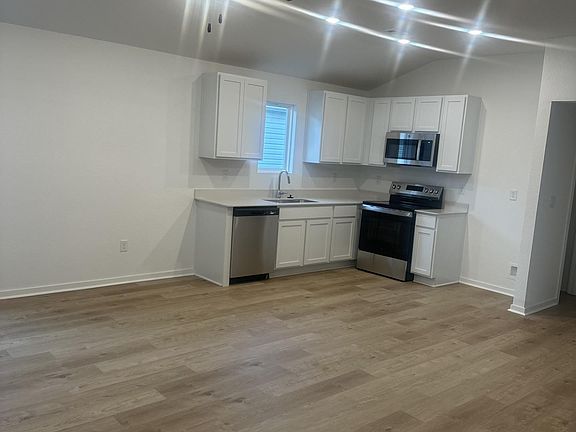 4th image of 110 Lucy Ln