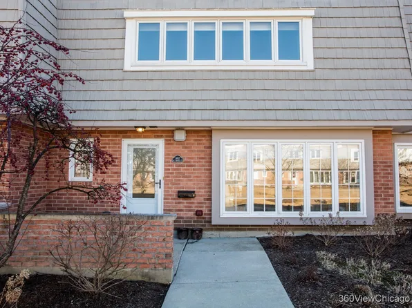 1462 Saint Tropez Ct, Highland Park, IL 60035