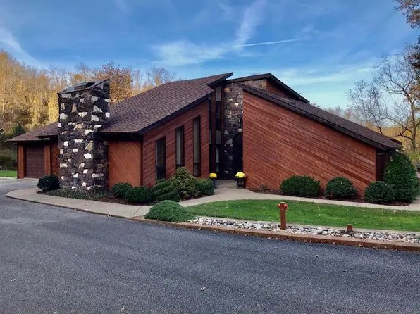 163 Old Oaks Lane, Wheeling, WV 26003