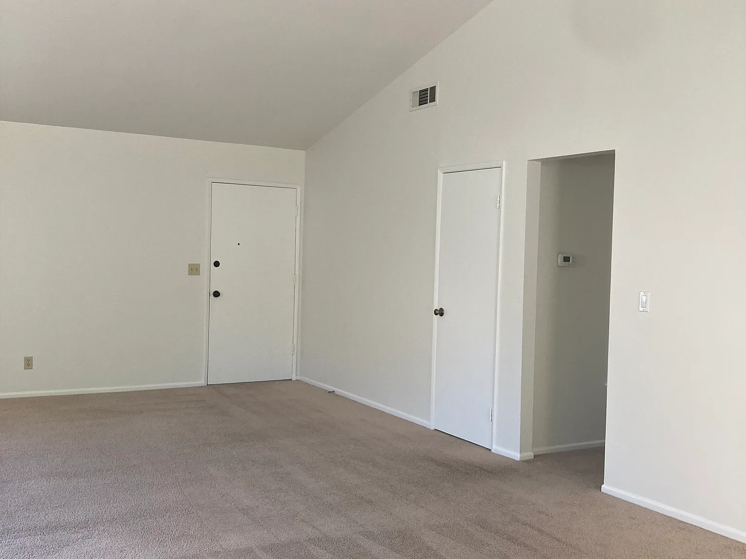 4 bed, 1609 sqft, $3,895 — Photo 2