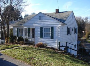 1063 Charles Ave, Morgantown, WV 26505