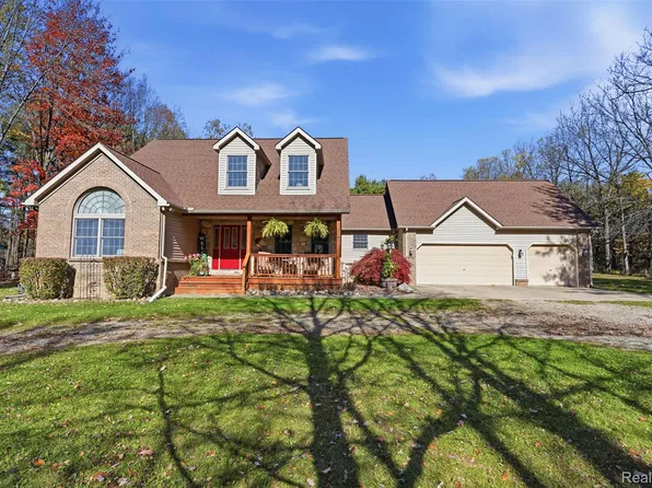 3384 Davison Lake Rd, Ortonville, MI 48462