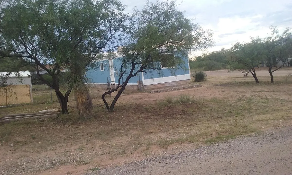 3 bed, 980 sqft, $1,090 — Photo 1