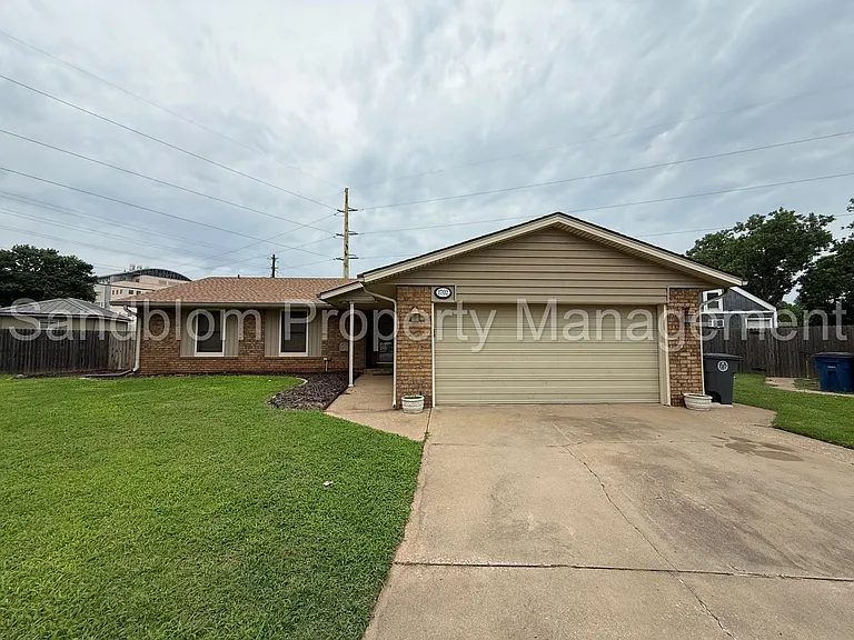 1702 S Nogales Ave — Photo 1