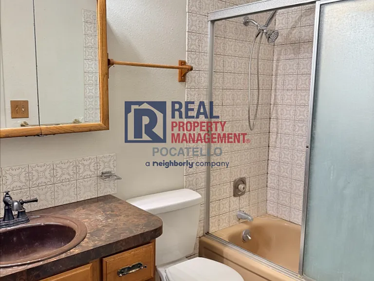 1750 Lancaster St — Photo 13