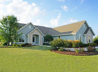 W277N8507 Marshall Ct, Hartland, WI 53029