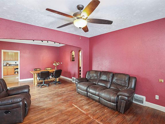 3rd image of 1828 E Liberty Ave