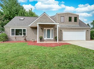 6918 High Rd, Darien, IL 60561