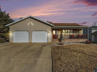 1048 N Washington Ave, Madison, SD 57042