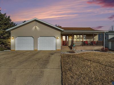 1048 N Washington Ave, Madison, SD, 57042